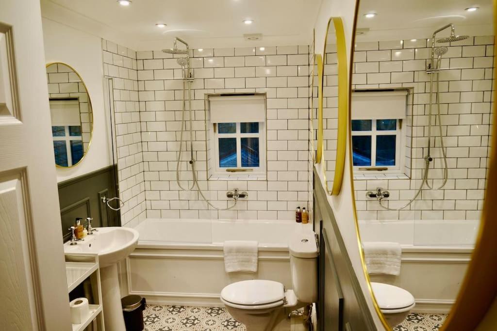 Epic Location, Views & Large Private Terrace Apartment Windsor Bagian luar foto
